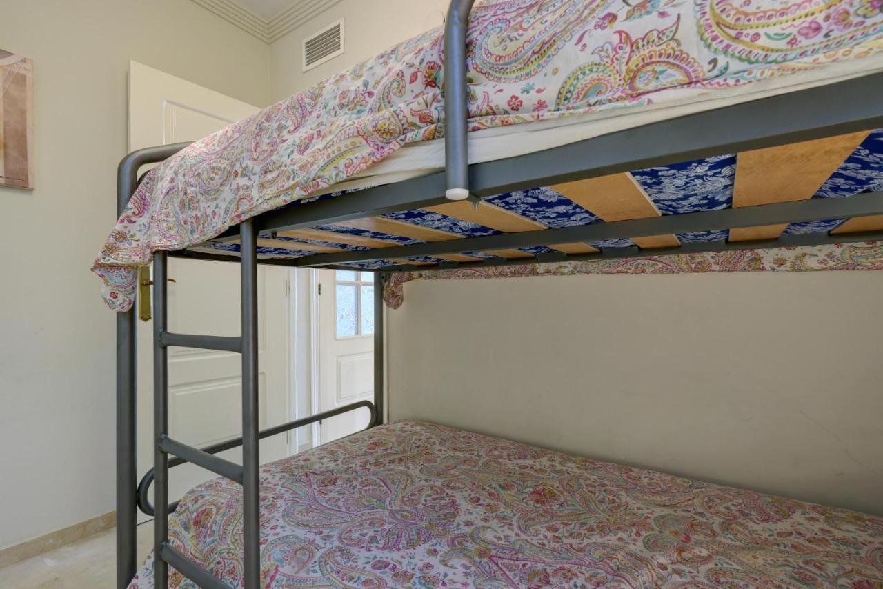 First Line Apartamento *
